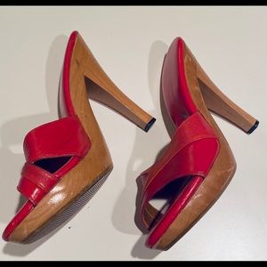 Vintage 70’s Fredericks Of Hollywood two toned red heels. Size 5